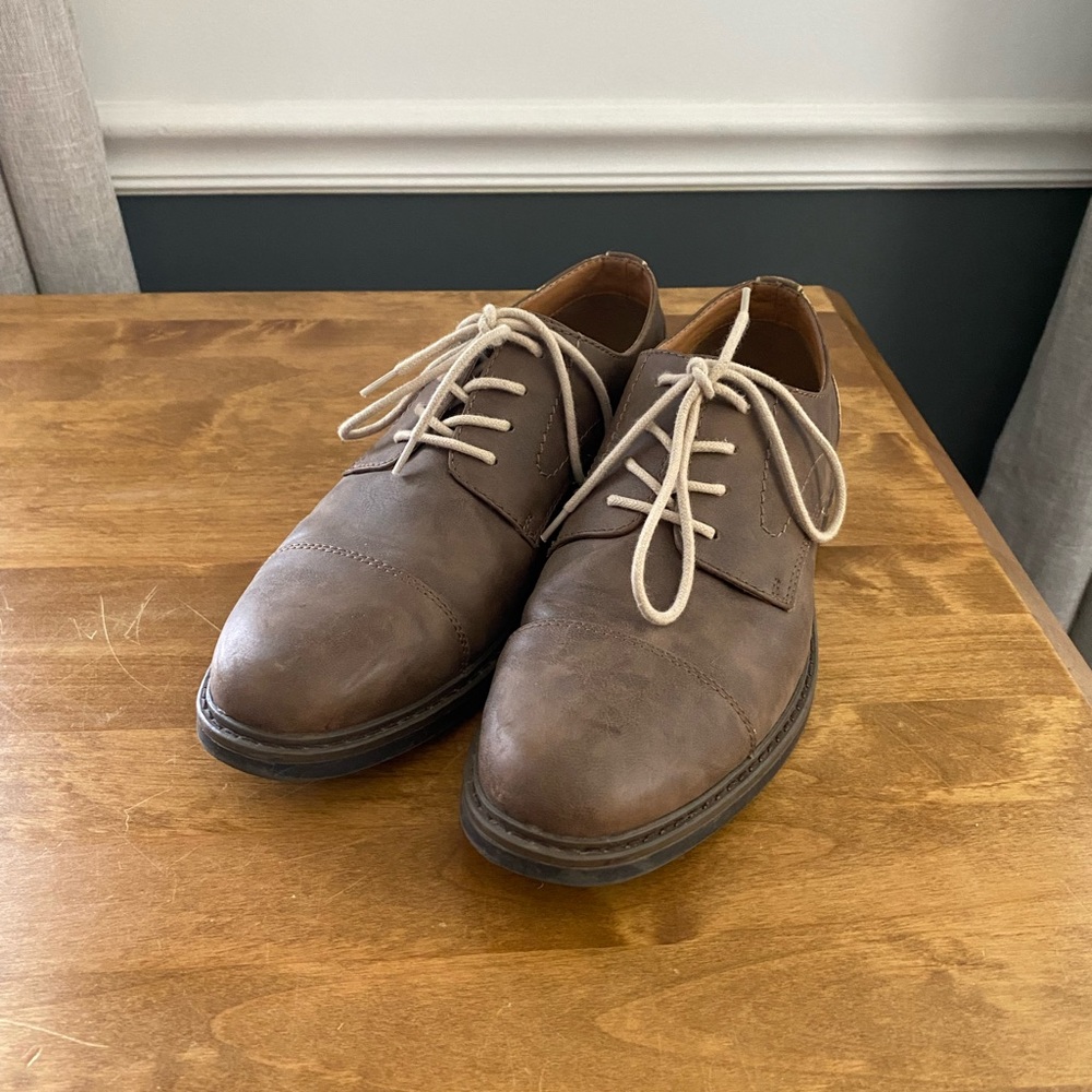 Mens IZOD dress shoes.